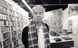 Author Larry McMurtry wearing glasses and looking thoughtfully at the camera.