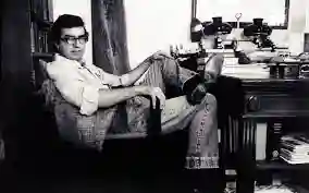 Younger Larry McMurtry posing with a serious, contemplative expression.